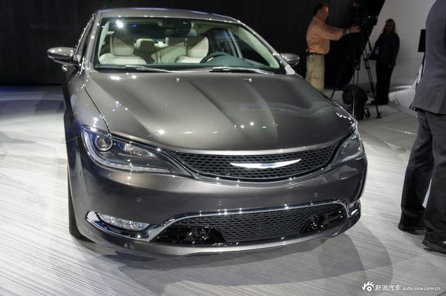 全新克莱斯勒200C