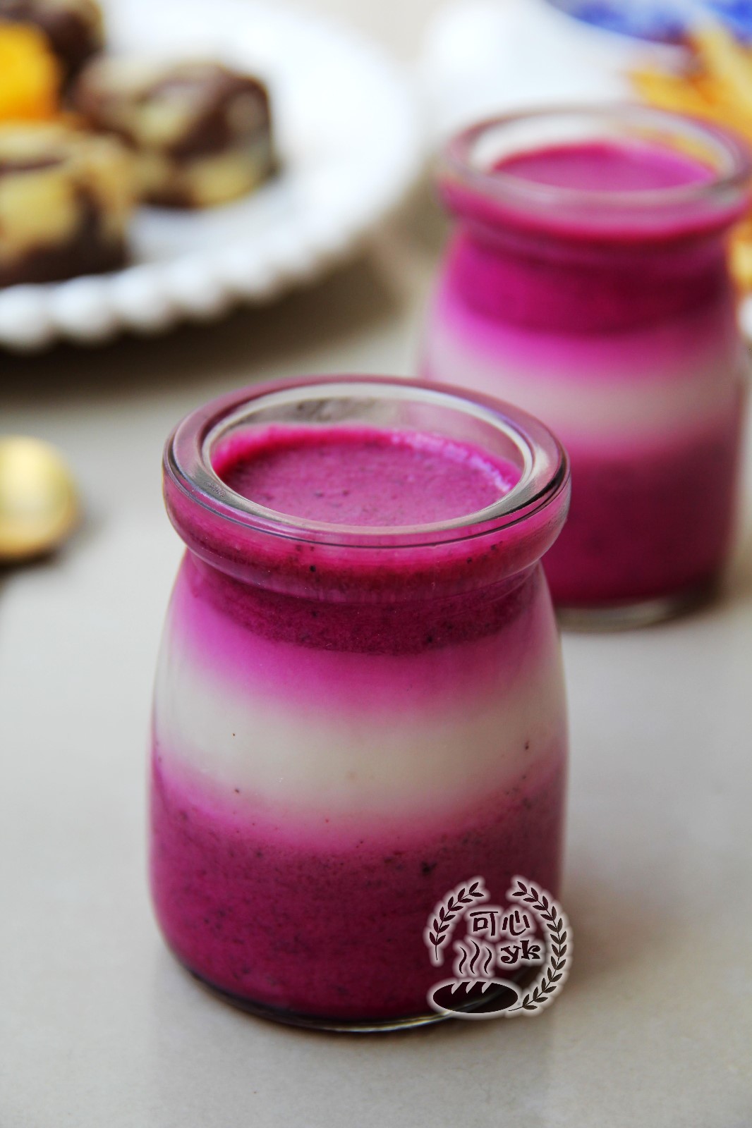 巧克力绿豆糕、芒果、红心火龙果渐变慕斯、烤