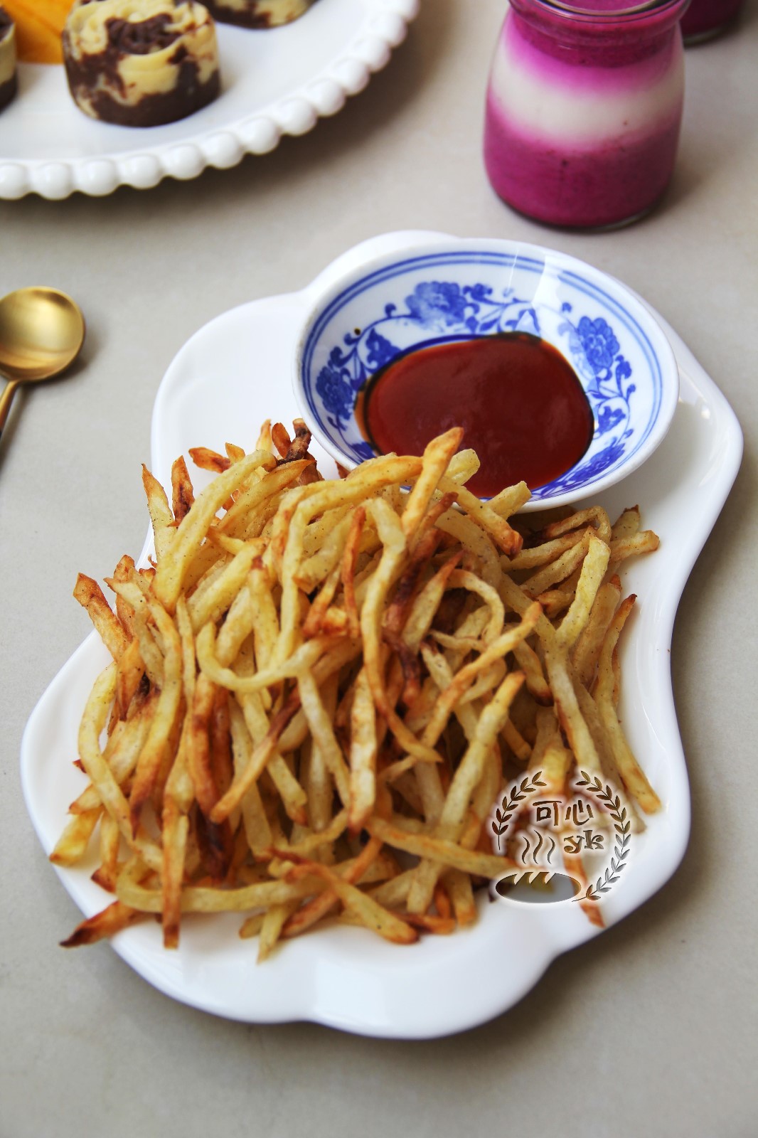 巧克力绿豆糕、芒果、红心火龙果渐变慕斯、烤