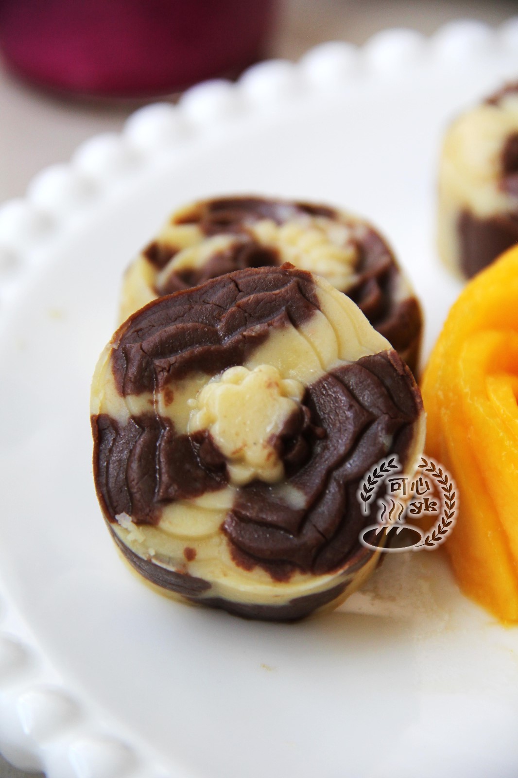 巧克力绿豆糕、芒果、红心火龙果渐变慕斯、烤