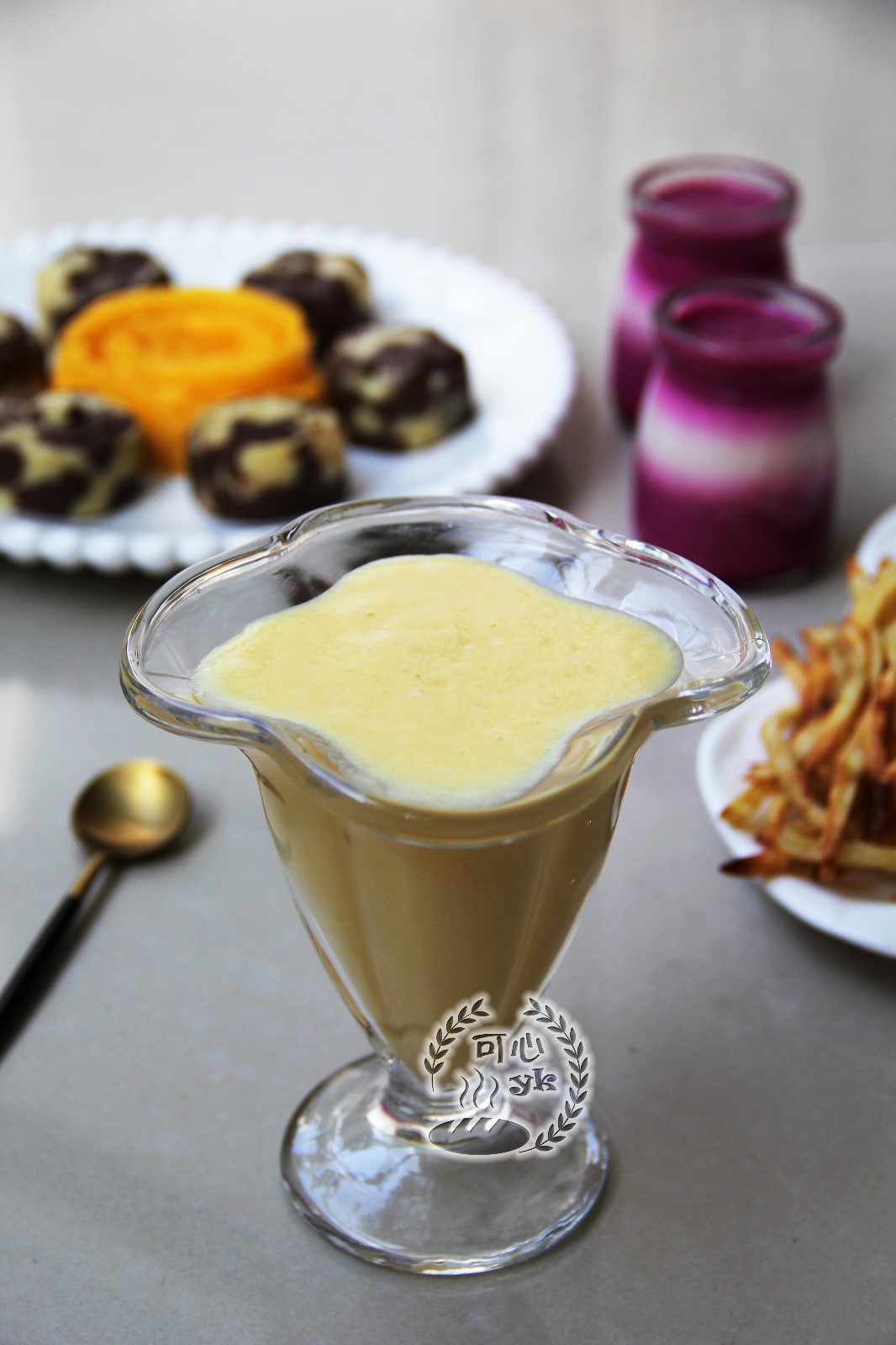 巧克力绿豆糕、芒果、红心火龙果渐变慕斯、烤