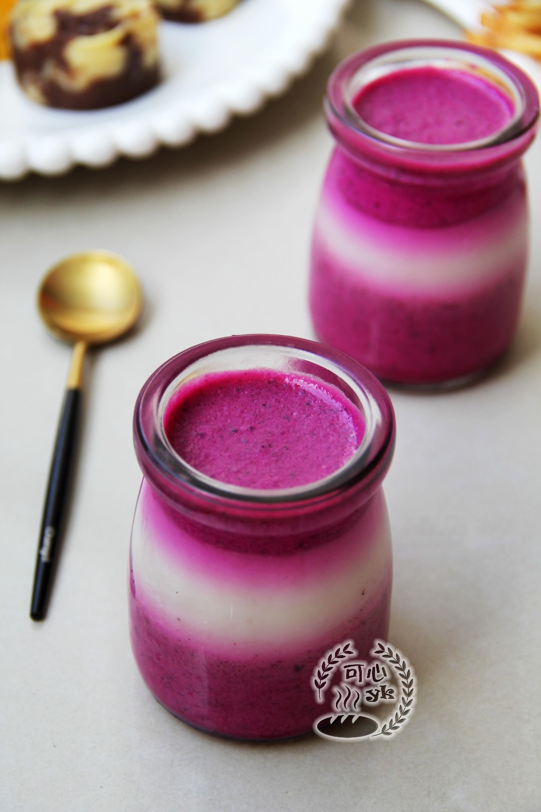 巧克力绿豆糕、芒果、红心火龙果渐变慕斯、烤