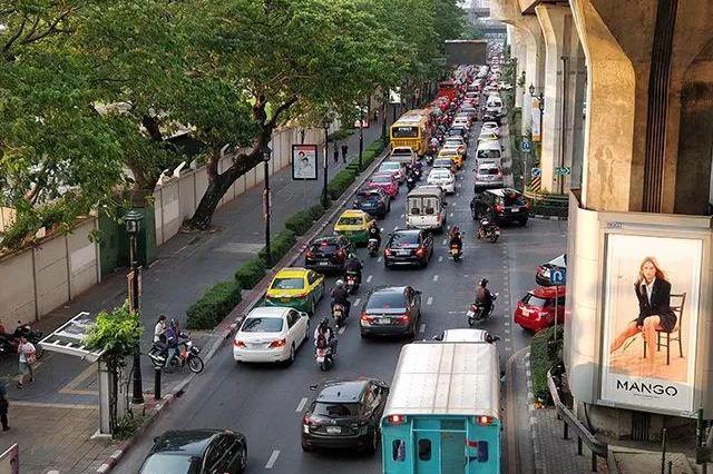 三天实地体验泰国出行：街道堵成狗 摩托狂炸街