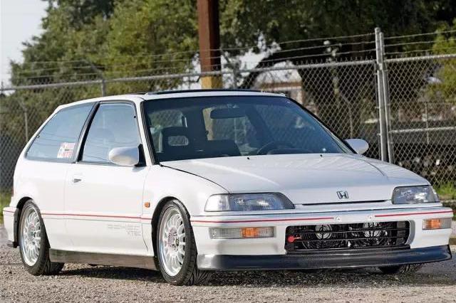 在垃圾堆里捡到了日系前驱王者！实现变废为宝的本田第四代思域！