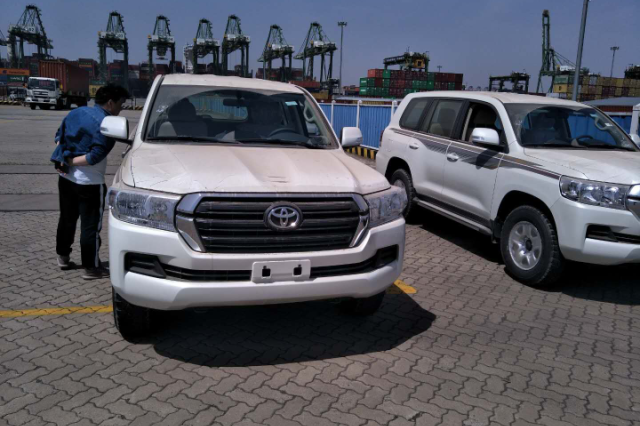 兰德酷路泽4000 18款 冰箱 电座 丐版