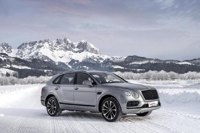 售价下调129万，发动机和保时捷新卡宴Turbo一样,百公里仅为4.5s