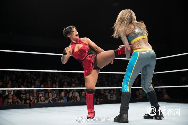 重庆女金刚在美国摔跤 成WWE第一个中国女