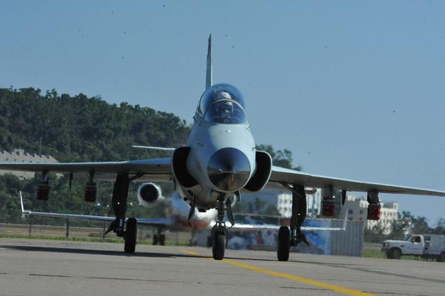 万人瞩目!贵州FTC-2000G飞机展翅珠海航展!