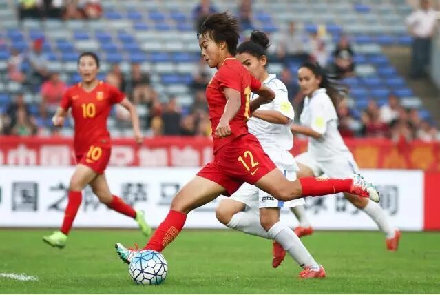 女足国脚王霜加盟大巴黎,身着巴黎球衣和孙雯合照曝光!