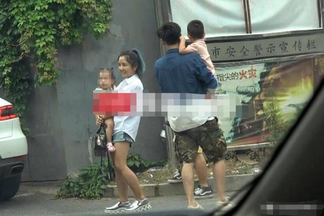 何洁在演唱会上公开介绍刁磊，绯闻男友同在舞台上！
