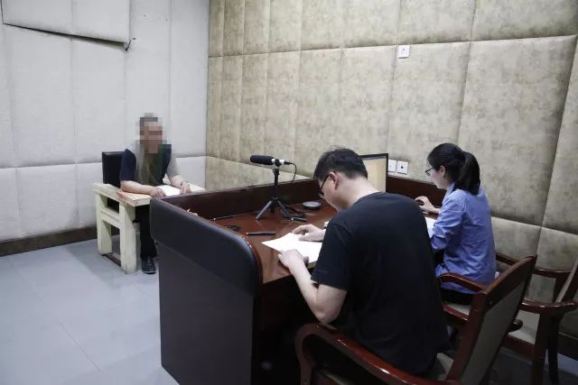 作! 酒驾被取保期间,他竟然选择开车来检察院拿