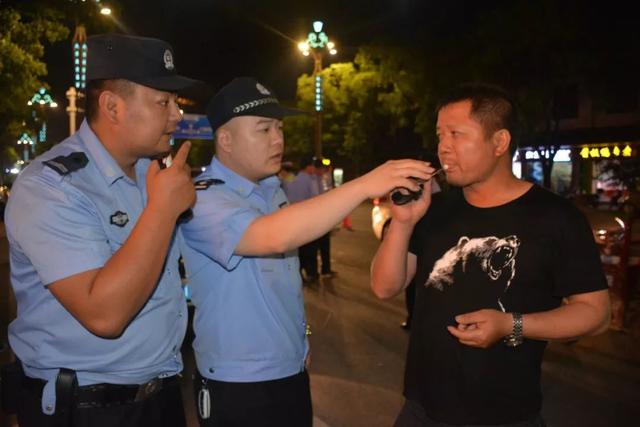 常德市公安机关开展严查毒驾设卡盘查统一行