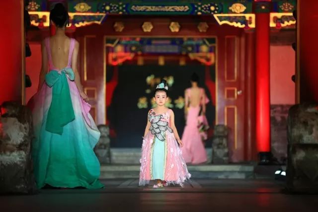 2018锦绣中华中国非遗服饰秀系列活动圆满闭