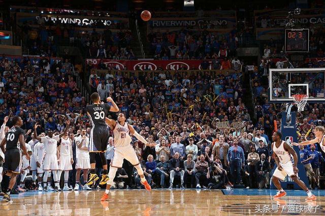 库里绝杀雷霆!有谁注意科尔的表情,杨毅用一句