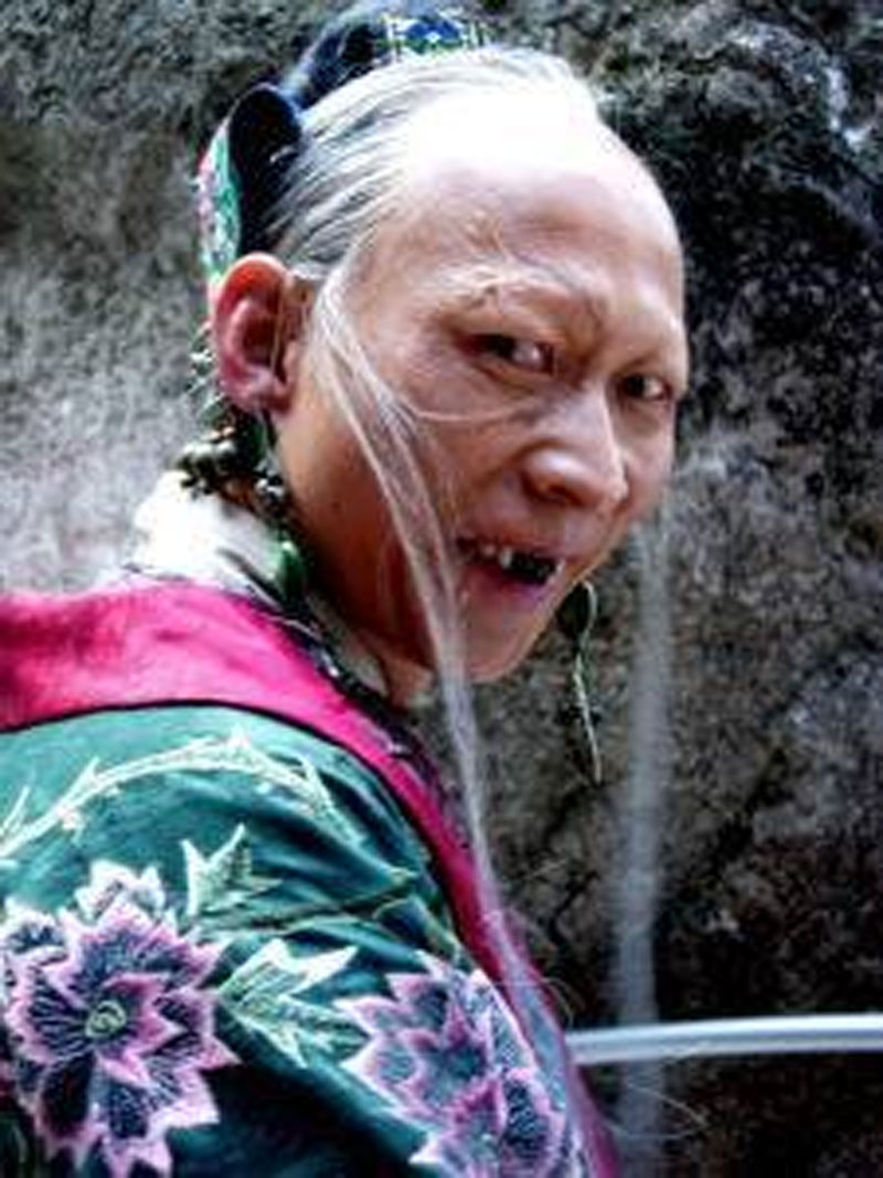 黄晓明叫他一声哥,33岁大器晚成,如今52岁过成这样