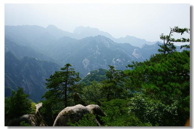 真武大帝曾在这座山修炼成仙,刘秀曾在此避难