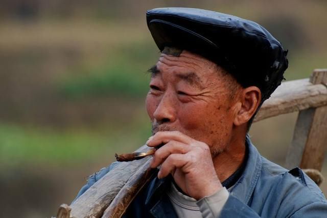 农村老话:女大三抱金砖,女大五赛过母,说的确实