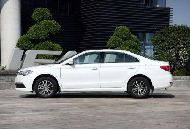 刚上市就降3万，B级车卖7万多，跪着卖成渣让人尴尬！