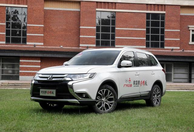 这SUV拿奖拿到手软，与奇骏荣放同级别却便宜2万，美国人最爱