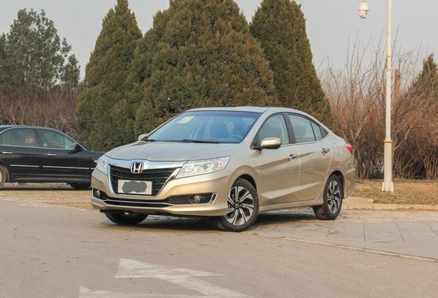 只因在人群中多看了你一眼——凌派