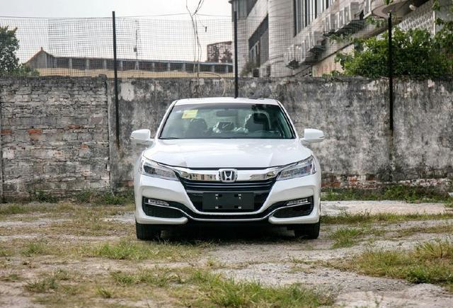 风头不输SUV｜中级轿车中的常胜将军，被车迷笑侃为“大龅牙”