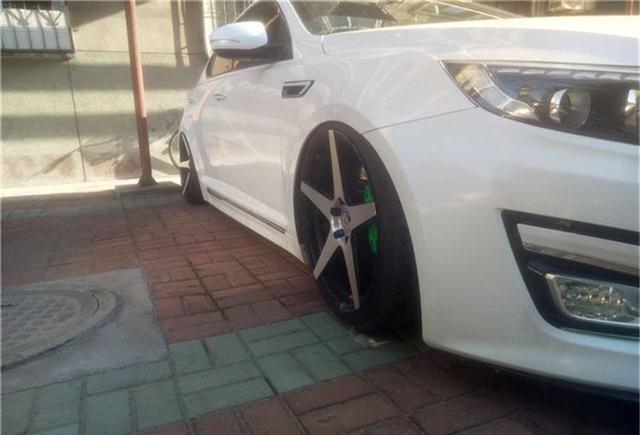 厉害了我滴哥 起亚K5这是怎么了变得这么低？