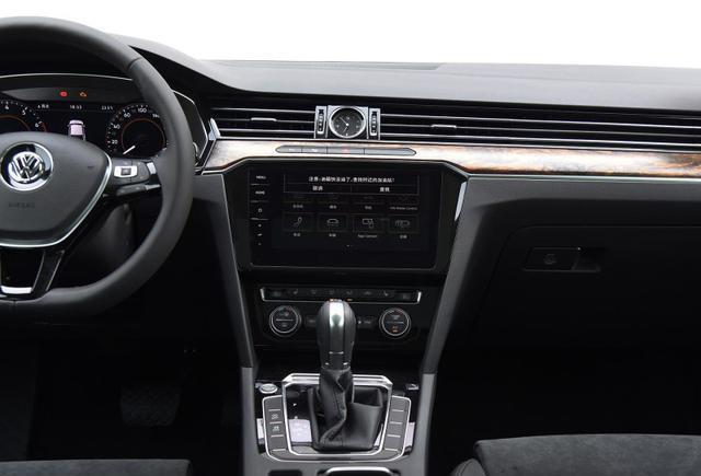 君越和迈腾最大的一个差别，让你轻松决定买哪个！