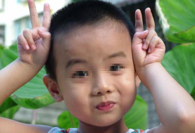 5岁孩子半夜总是发出怪笑,妈妈一看家里监控