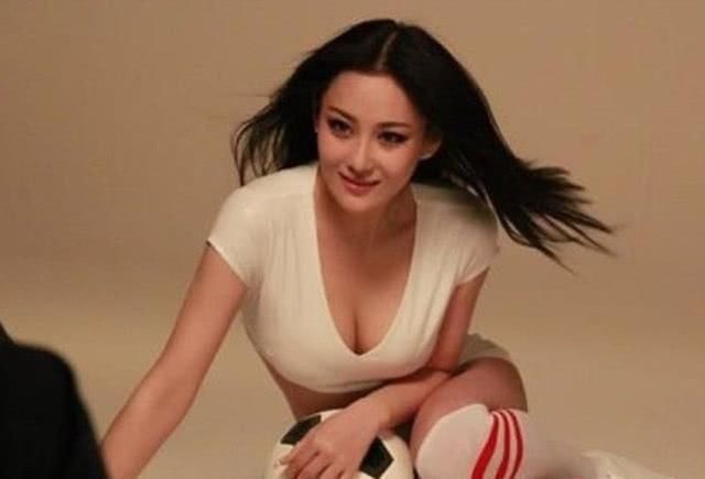 张馨予的拍照姿势,图五清新美丽,最后一张让我不舍得翻页