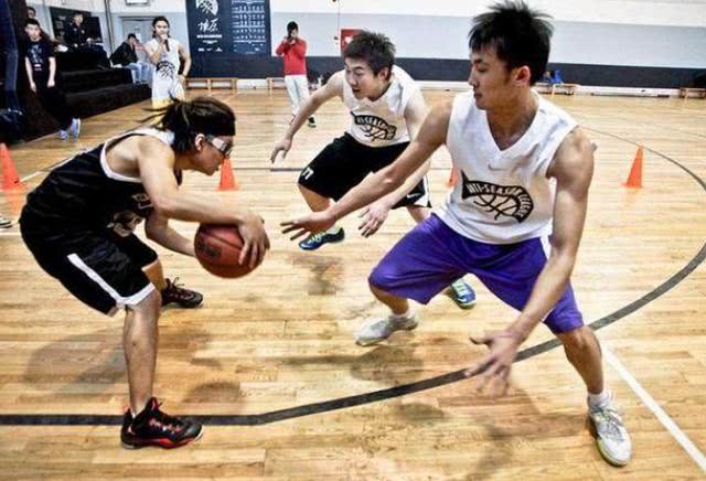 NBA训练师打球什么水平?技术过硬,1人来CBA