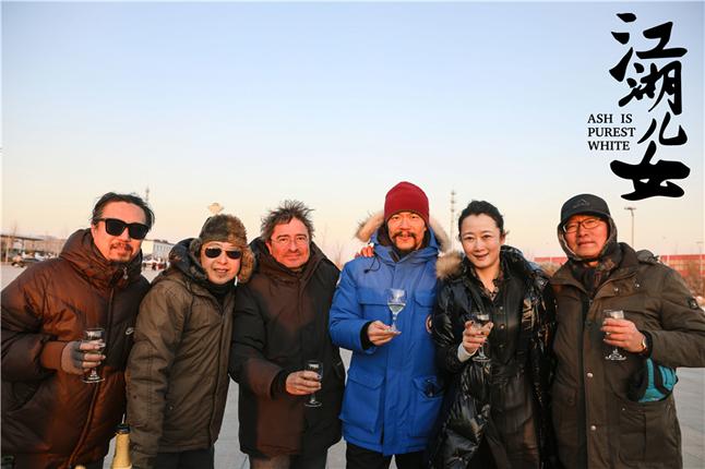 她在国内没名气,却七次走戛纳红毯,只因嫁了个