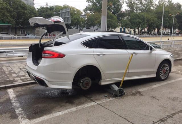 天天吃泡面就为了将17蒙迪欧轮毂改色，结果帅出了天际！