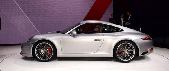 溜背式的造型，最多五秒钟完成百公里加速，不愧是跑车中的战斗机