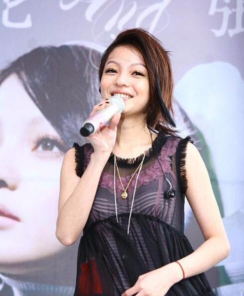 鹿晗张韶涵,张韶涵我最喜欢的歌就是快乐崇拜!和我鹿晗一起唱?