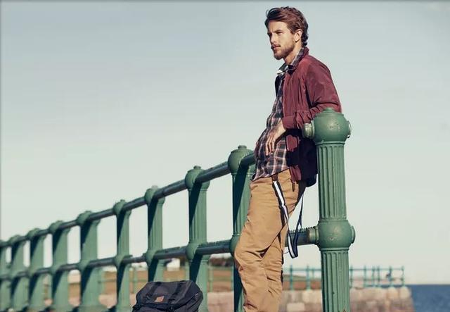 三十岁左右的男士穿什么品牌的衣服,怎么搭配