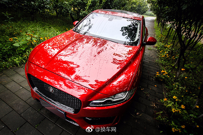 F-PACE——跑车与SUV的美丽结合一起来享受视觉的盛宴吧！