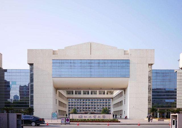 这四所能凌驾211大学之上的普通一本,不报真