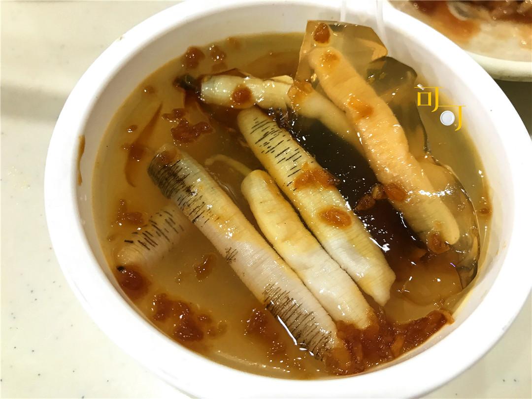 泉州的宵夜:肉粽,生蚝,鱼丸和土笋冻,非常热闹的夜排档