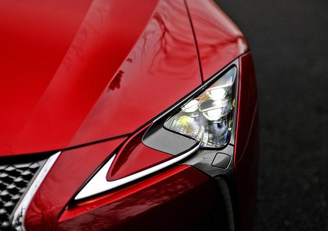 兰博基尼Urus的对手终于来了，661马力、 V8双涡轮，15万美元起