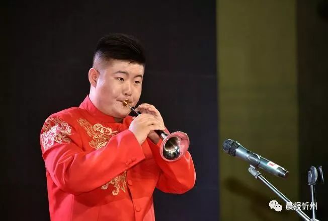 忻州师院附中庆功会昨惊艳上演,480多学生成功