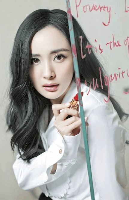 杨幂亲自回应“诈捐门”! 一直没说话是觉得自己没资格