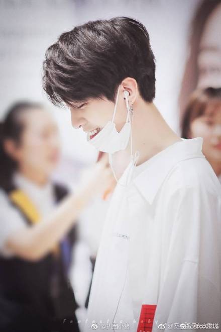 范丞丞哭了 对于丞星们爱的等待范丞丞感动泪崩