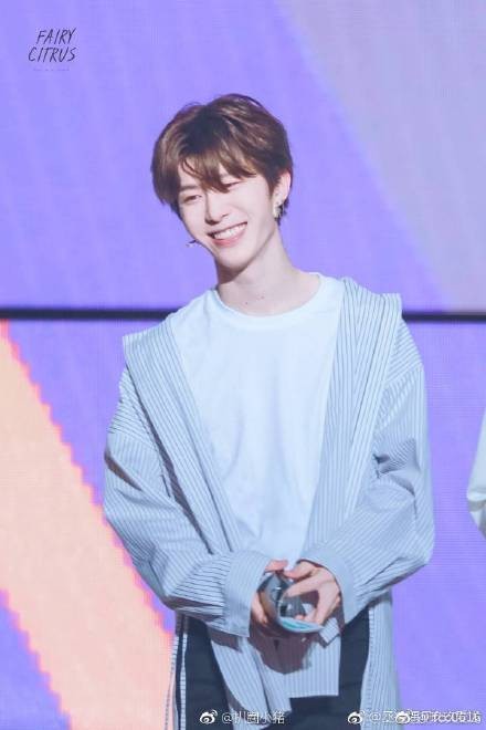 范丞丞哭了 对于丞星们爱的等待范丞丞感动泪崩