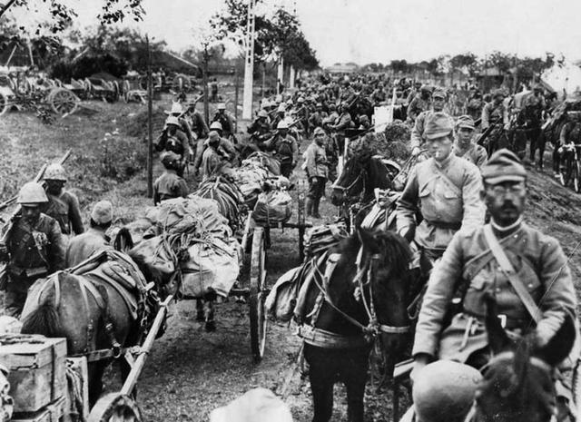 侵华战争日本兵老照片，当年“鬼子”确实嚣张至极!