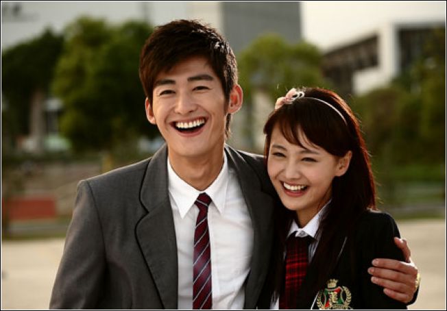 那些敢于公布恋情的明星,鹿晗掉粉82万,她却因