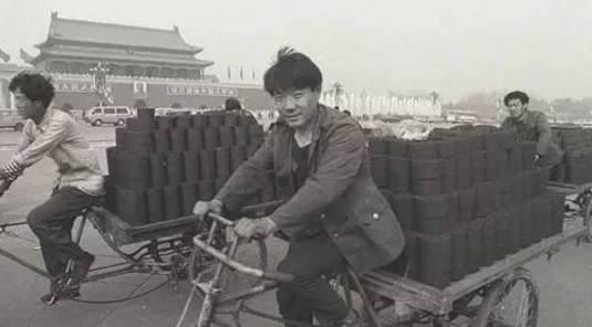 80年代的中国老照片:图2已经禁止了,图3馒头比面包还香