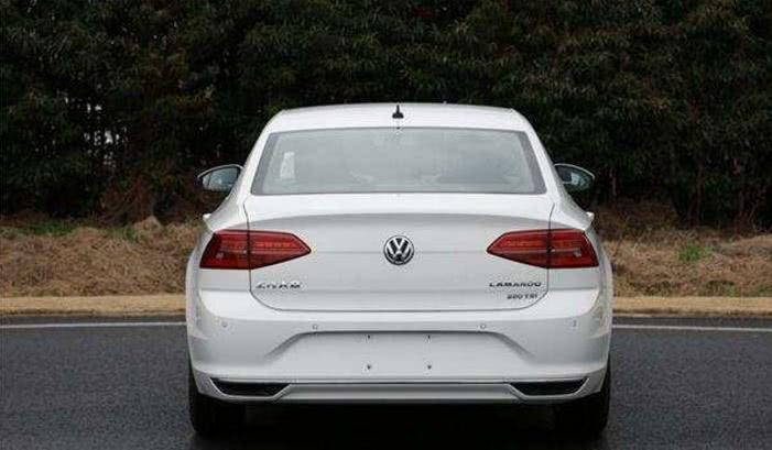 路遇2019款凌渡实车, 媲美大众CC, 网友: 不愧是“辣馒头”