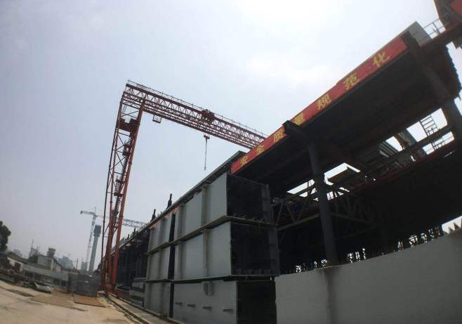 农业路郑北大桥顶推轮数过半 已成功完成92米最大跨顶推[并不简单]