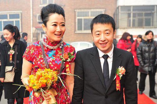 她在国内没名气，却七次走戛纳红毯，只因嫁了个好老公？