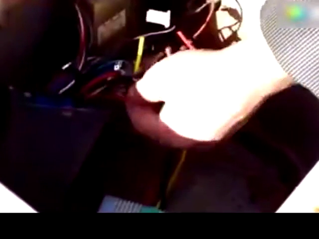 给电动车装上加速器，时速开到180，这声音听着就销魂